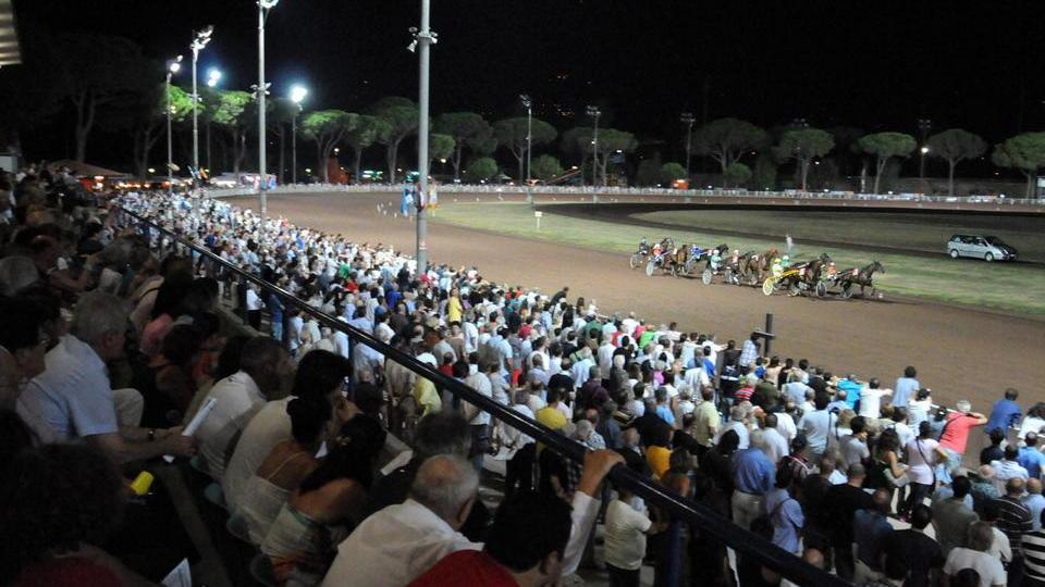 Una gara all'ippodromo Sesana (foto Nucci)