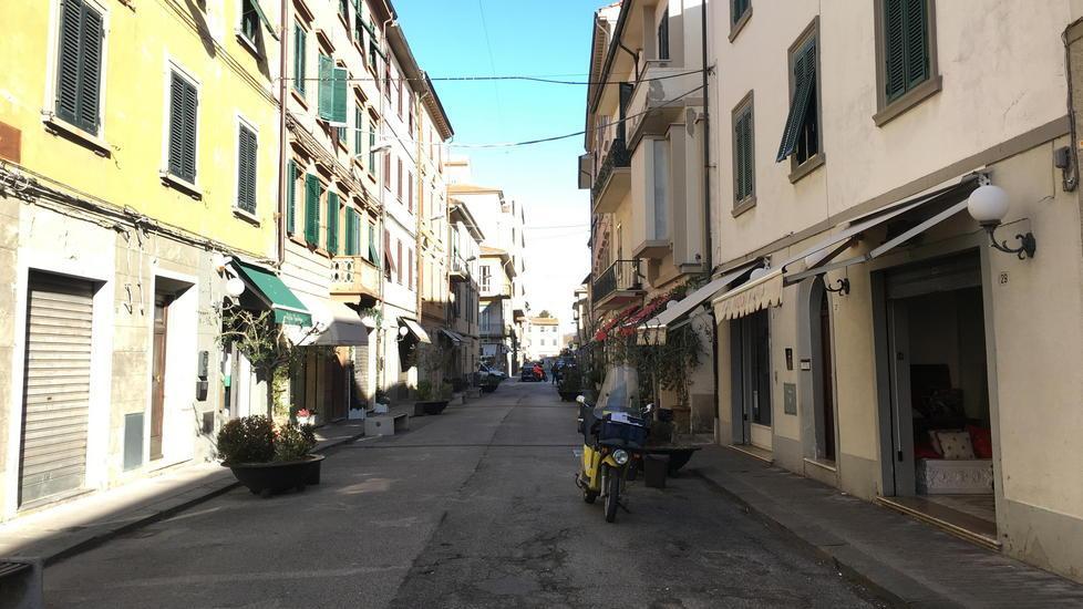 Una cura per ridare smalto al tratto pedonale di via Roma