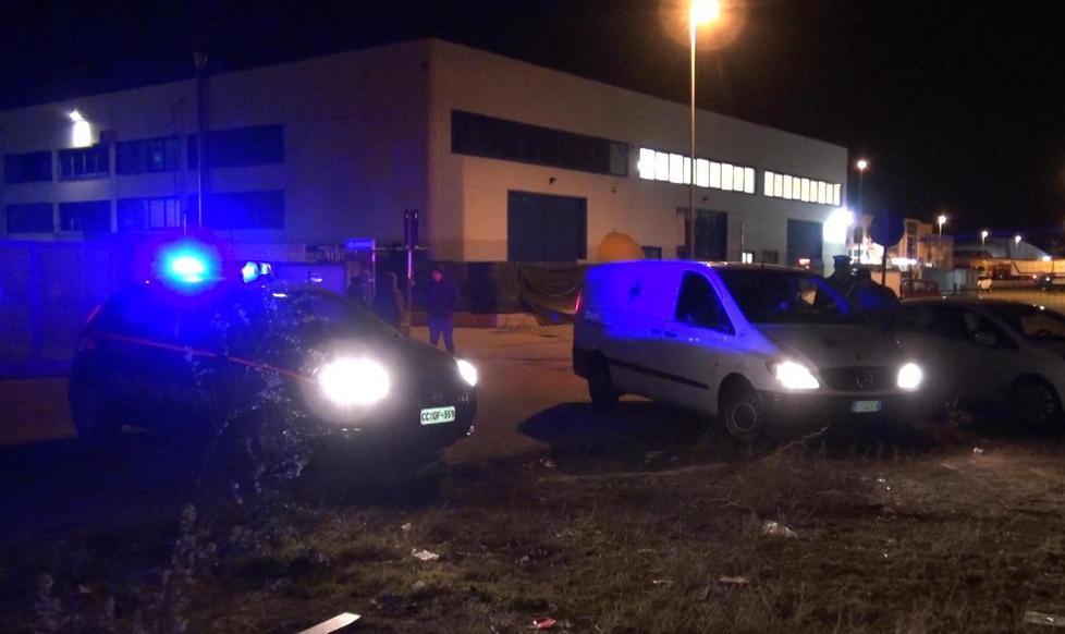 Trovato morto in un capannone 
