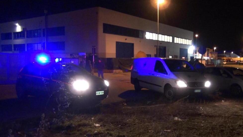 Trovato morto in un capannone