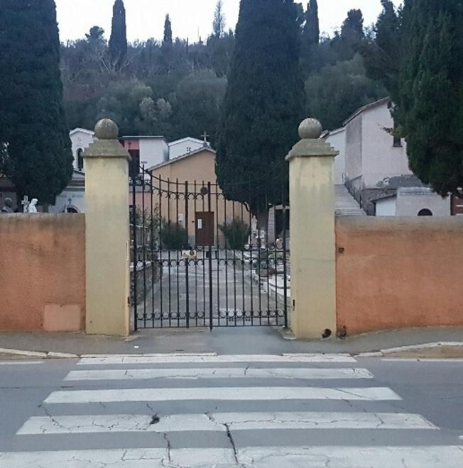 Quel signore mite e dignitoso che si aggirava per il cimitero