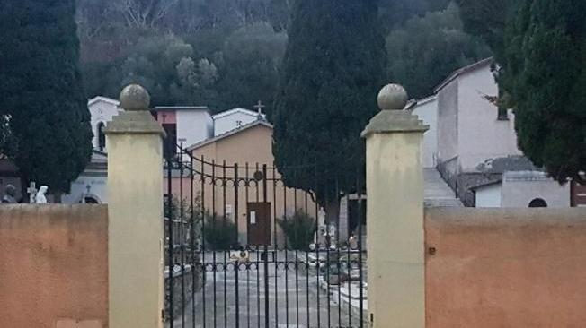 Quel signore mite e dignitoso che si aggirava per il cimitero
