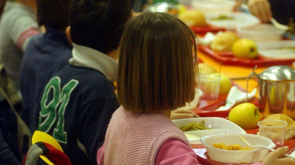 Scuola, la mensa costerà meno 