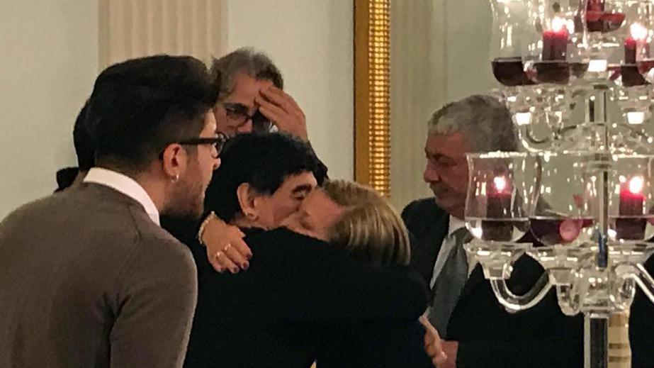Napoli celebra a teatro l’arte di Diego
