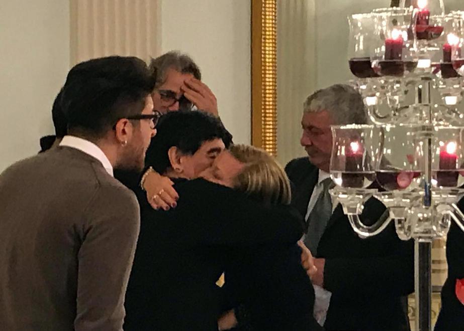 Napoli celebra a teatro l’arte di Diego 