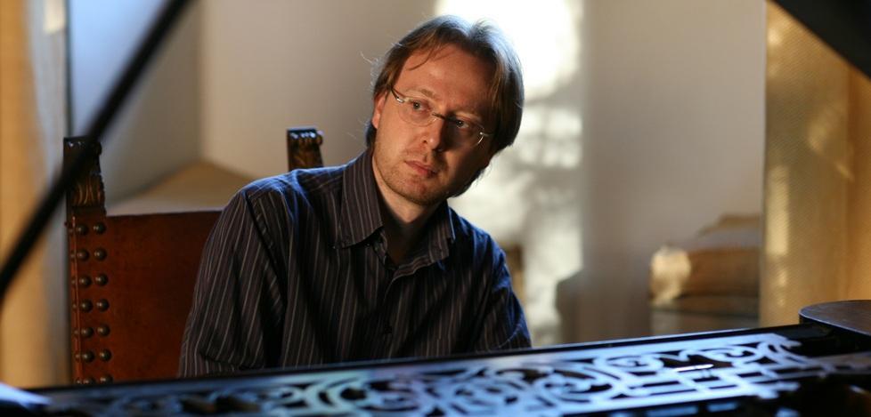 Prosseda al pianoforte per i ricoverati del Core 