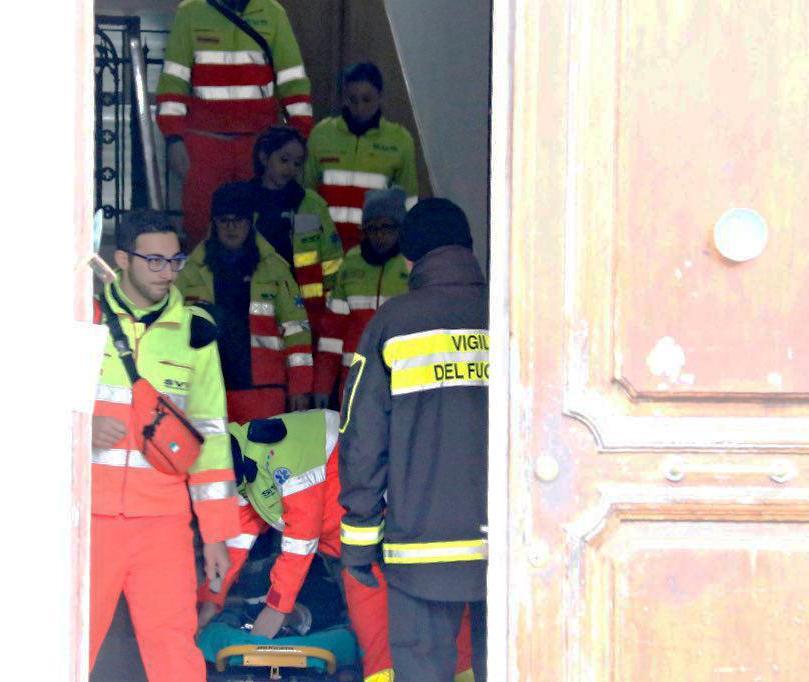 I soccorritori in via Corsica (Marzi/Pentafoto)