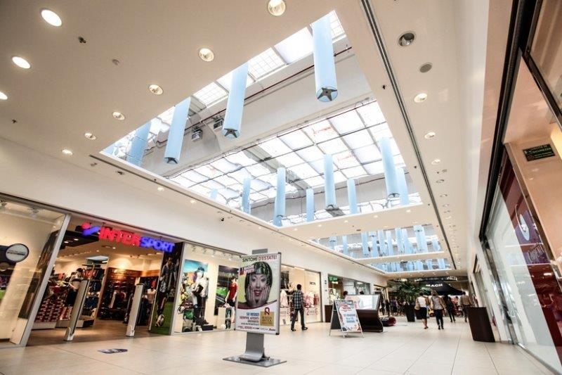 L'interno del centro commerciale Aurelia Antica in zona Casalone a Grosseto (foto Agenzia Bf)