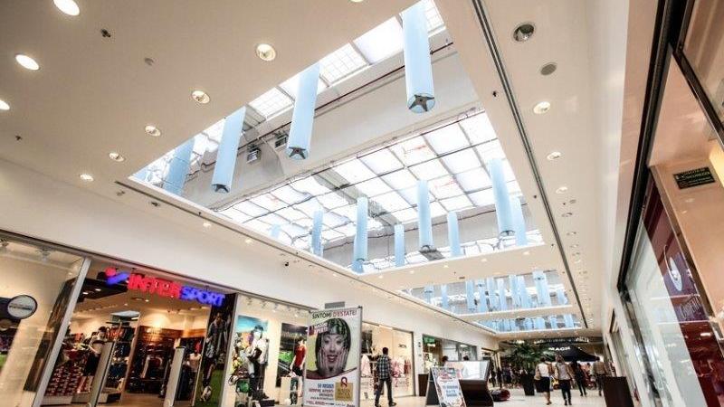 L'interno del centro commerciale Aurelia Antica in zona Casalone a Grosseto (foto Agenzia Bf)