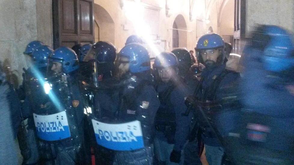 Scatta l’allarme sicurezza “blindato” il municipio