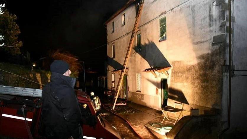 Tre feriti nell’incendio di un appartamento