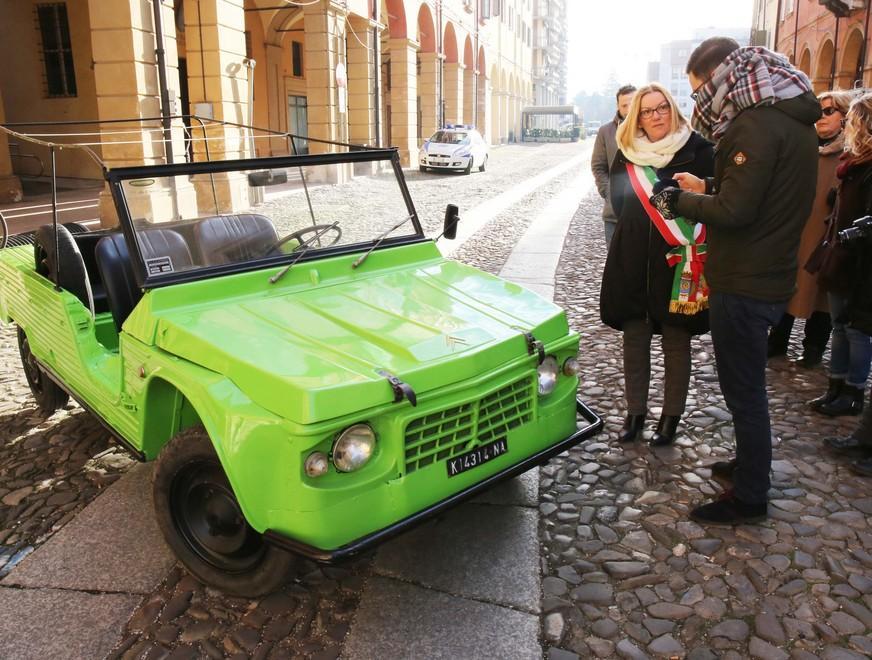 L’auto di Siani “presidierà” l’aula 