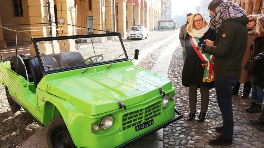 L’auto di Siani “presidierà” l’aula