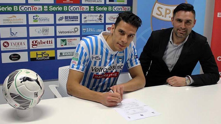 Sergio Floccari firma il contratto che lo lega alla Spal sino a giugno 2019