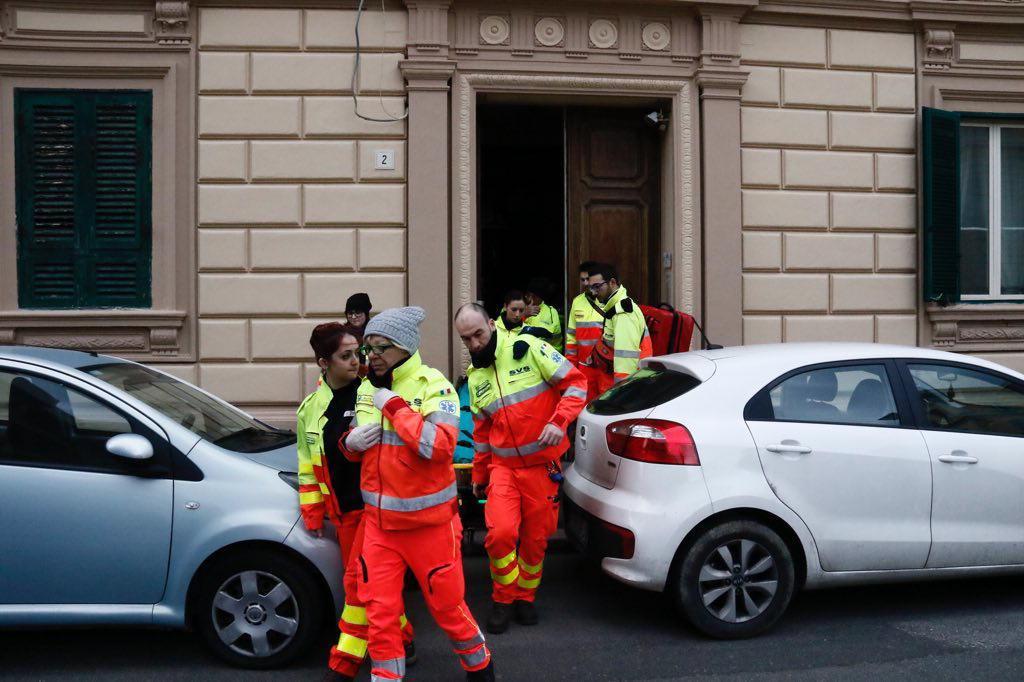 Morto a 44 anni davanti alla figlia, la moglie: «Non lo trovavo da ore» 