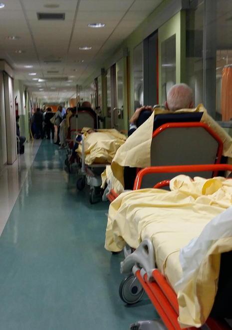 Morto dopo la caduta al pronto soccorso: nove sotto processo 