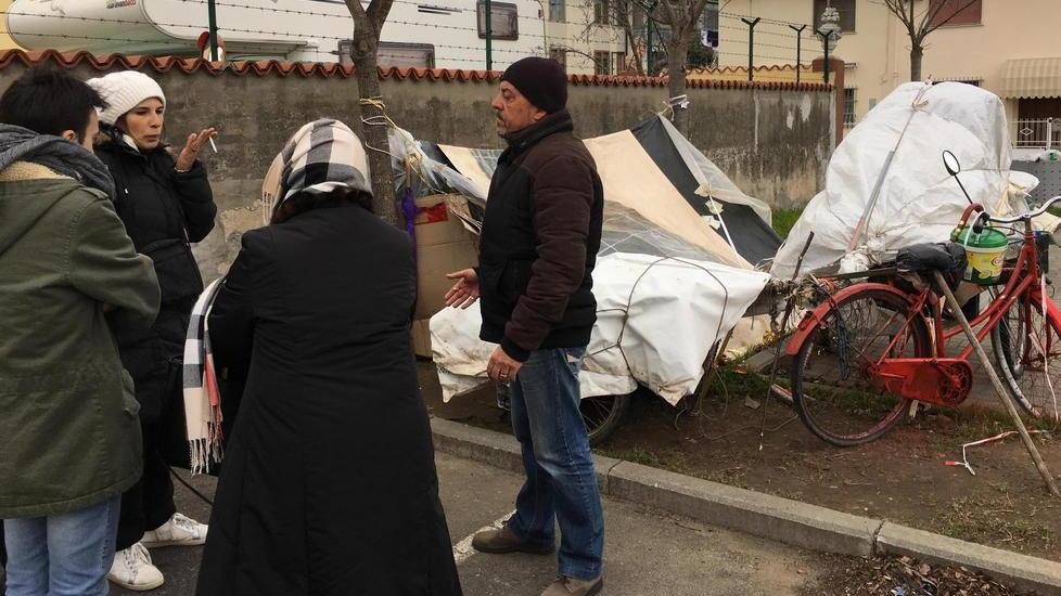 Anziano dorme al gelo e rifiuta i soccorsi