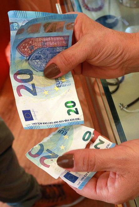 Spacciava banconote false, disposta perizia psichiatrica