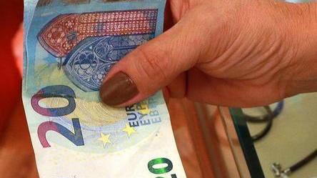 Spacciava banconote false, disposta perizia psichiatrica