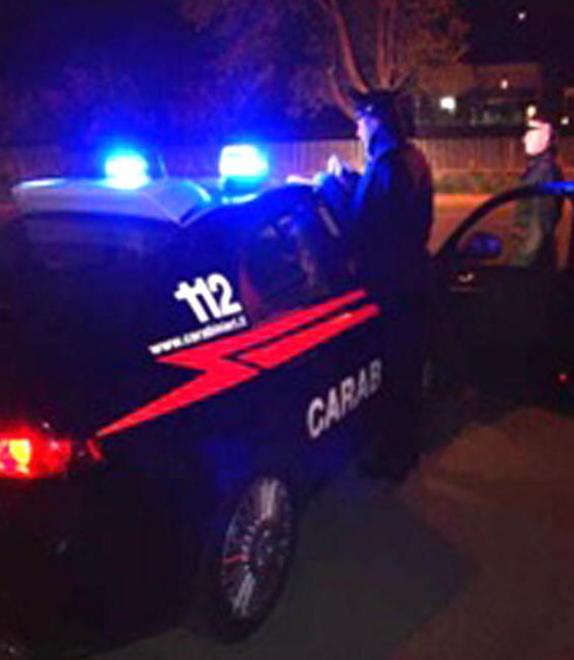 Picchia la convivente in casa e la manda all’ospedale: arrestato 