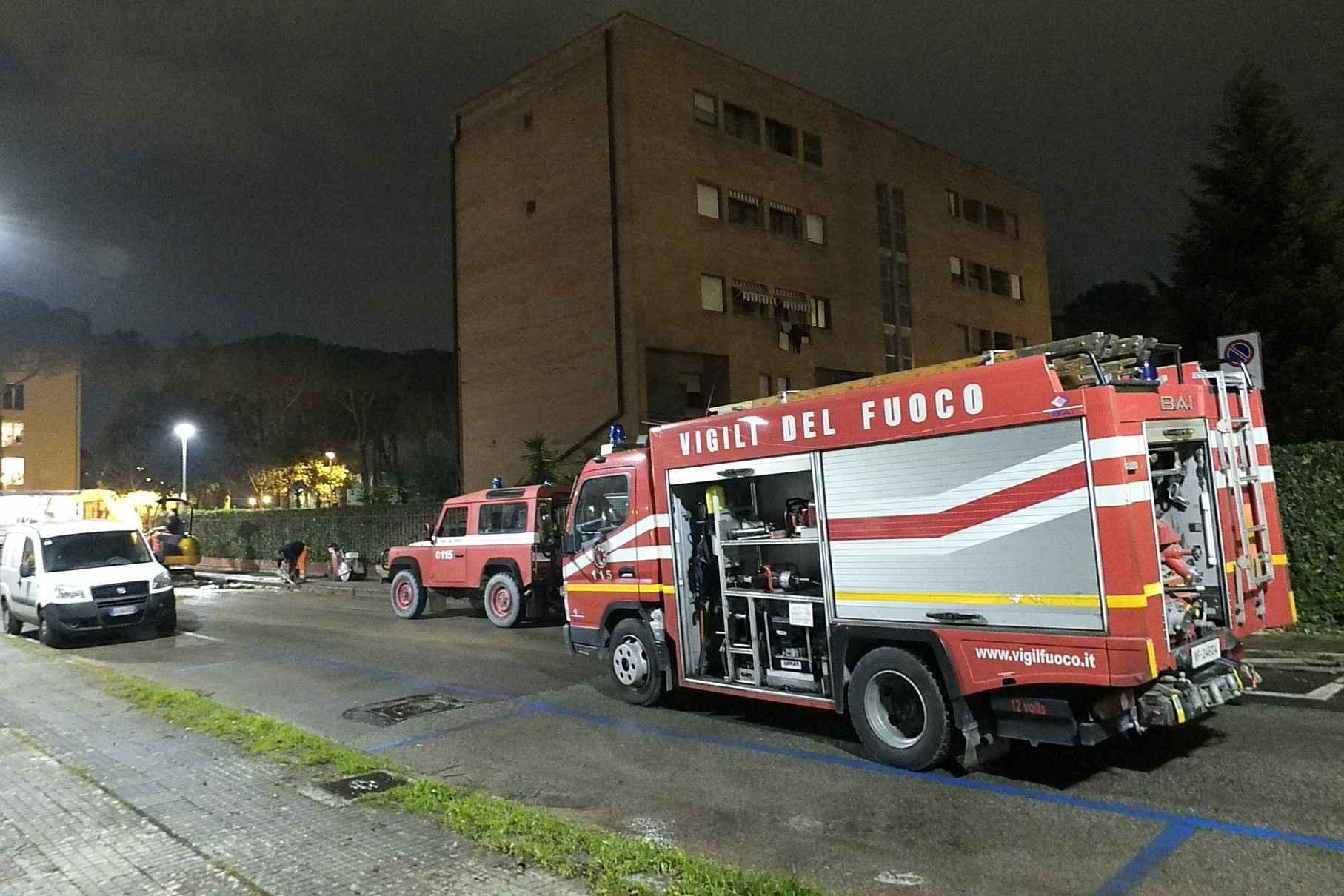Una squadra dei vigili del fuoco