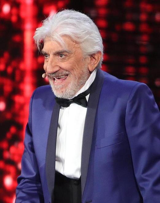 Gigi Proietti a caccia della De Filippi 