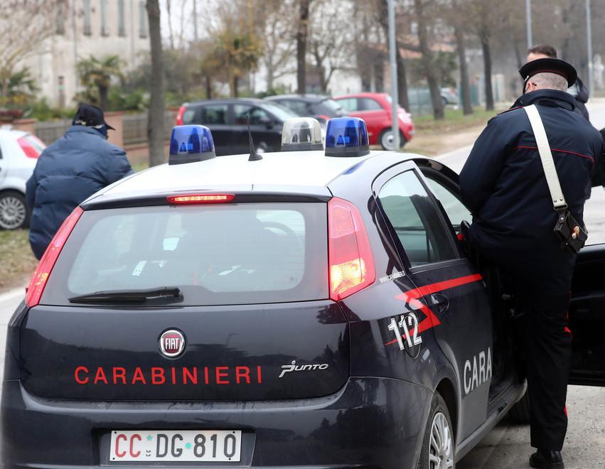 Un gruppo di diciottenni ruba merce per oltre 600 euro 