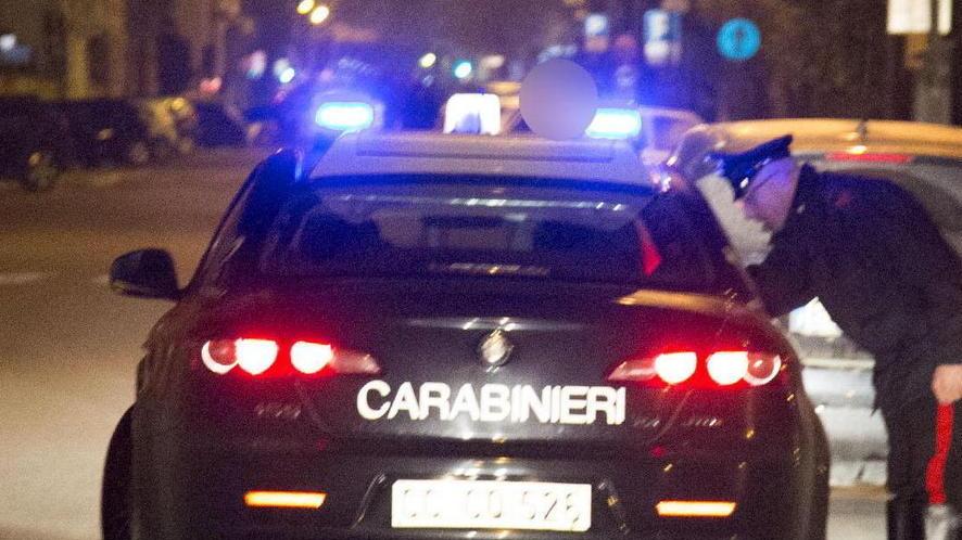 Nascondeva la droga nella pensilina
