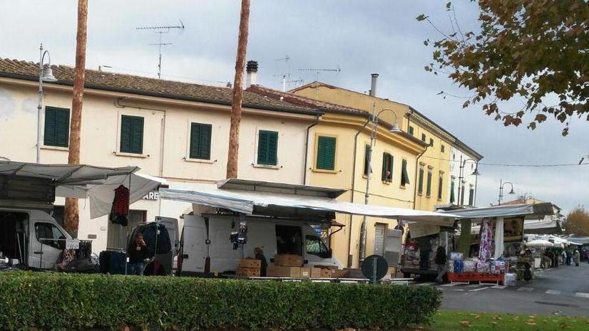 Mercato, la rivolta degli ambulanti