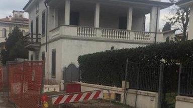 Protesta in viale Cadorna I residenti: lavori a rilento