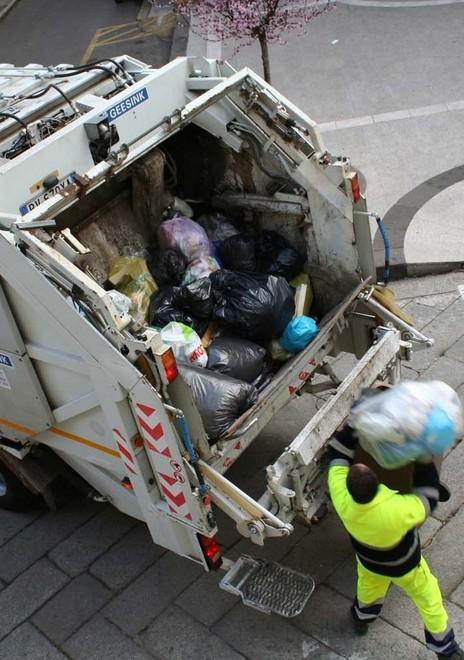 Raccolta dei rifiuti, senza stipendio i lavoratori dell’Egea 