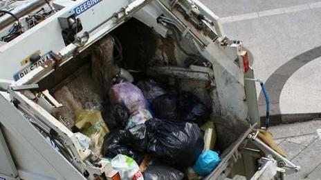 Raccolta dei rifiuti, senza stipendio i lavoratori dell’Egea 