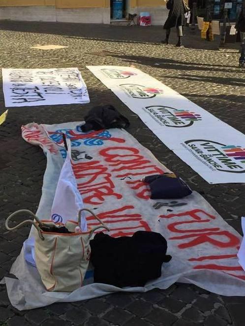 ‘Bruciati’ i biglietti del treno per la manifestazione a Roma