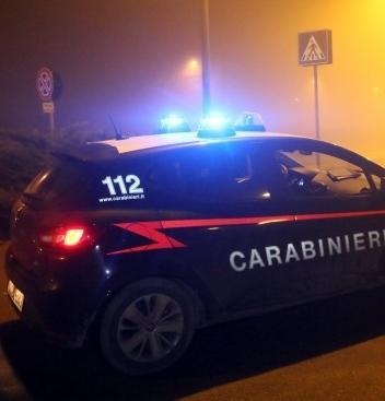 «Aprite, carabinieri». Poi scatta la rapina 