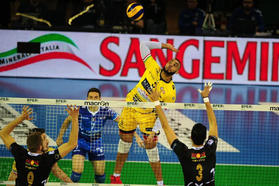 DIRETTA VOLLEY/ Azimut Modena – Sir Safety Conad Perugia 3-2 