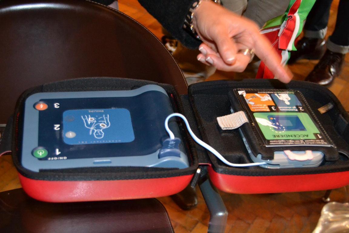 Un defibrillatore (foto d'archivio)