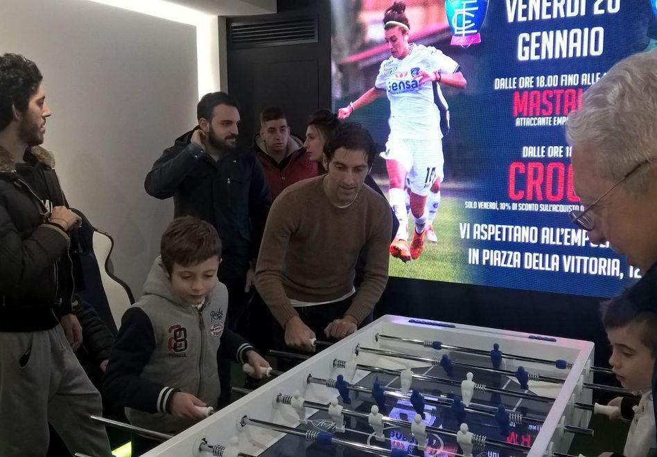 Tifosi in festa allo store per Daniele Croce