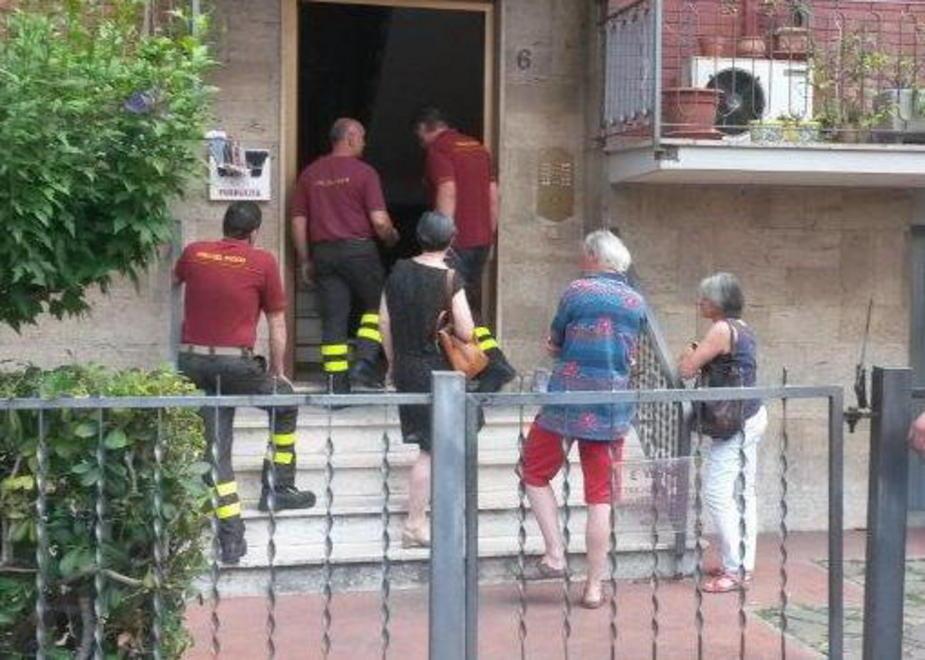 Morta la prof ferita in ascensore 