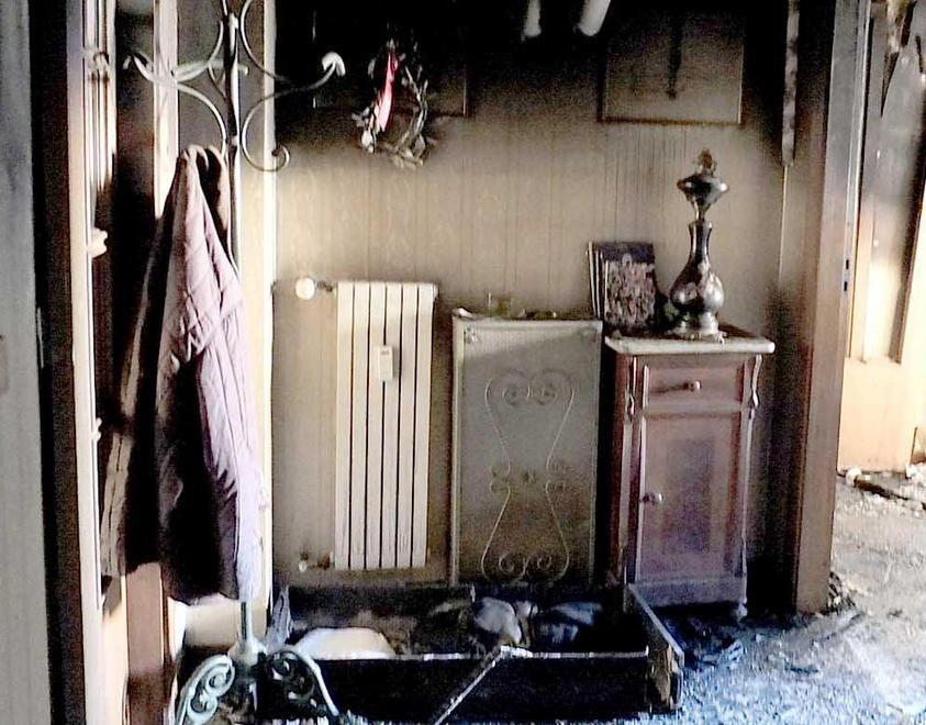 Rogo devasta appartamento sei intossicati in ospedale 