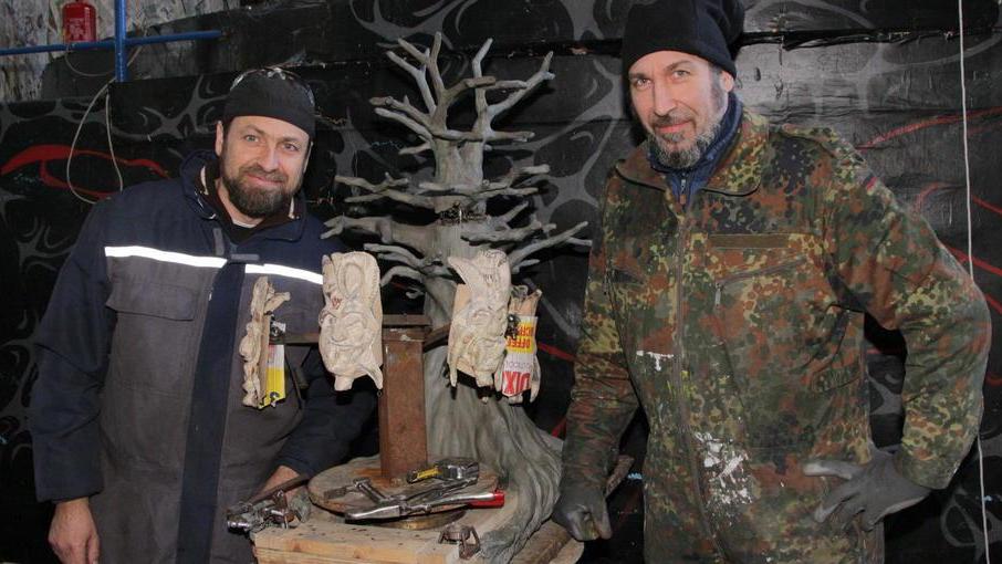 I fratelli Bonetti con il bozzetto del carro (foto Ciurca/Paglianti)