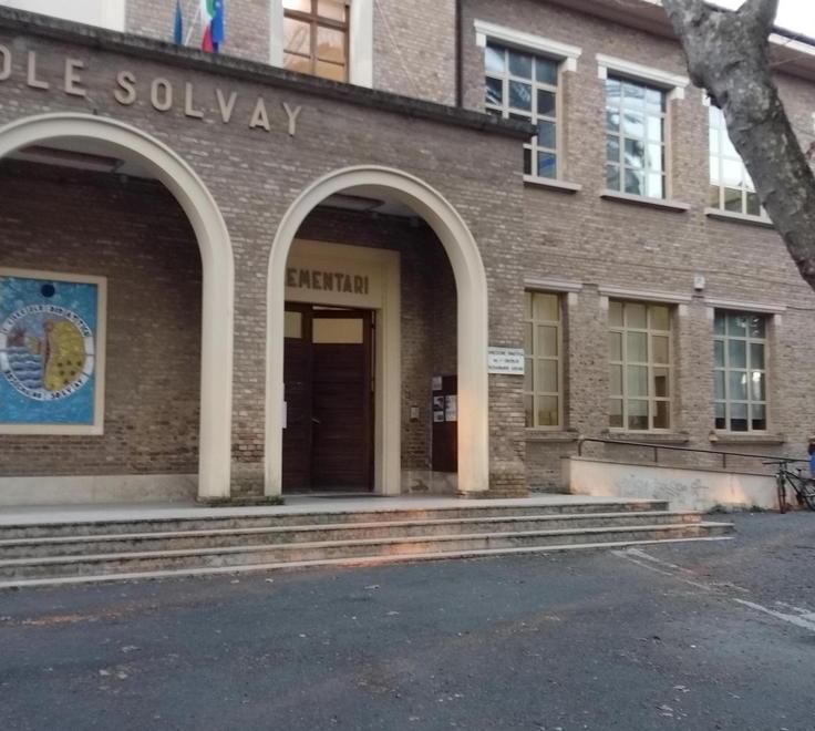 Infiltrazioni dal tetto lavori alla scuola Solvay 
