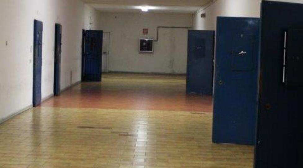 Esce dal carcere e riprende i contatti coi vecchi compari