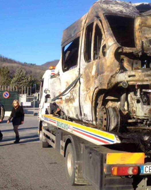 Esplode ambulanza, paura a Lizzano 