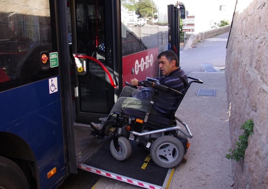 L’appello di un disabile: «Un sogno viaggiare in autobus come gli altri»