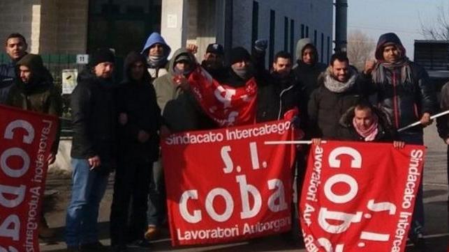 «Licenziati con una mail» Nuova protesta alla Adm