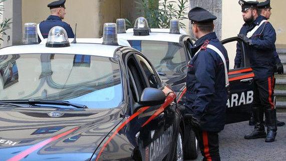 Luci accese in casa: erano i ladri