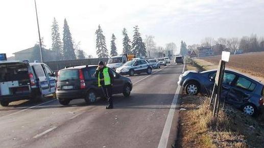 Cento, con l’auto nel fosso: 83enne all’ospedale