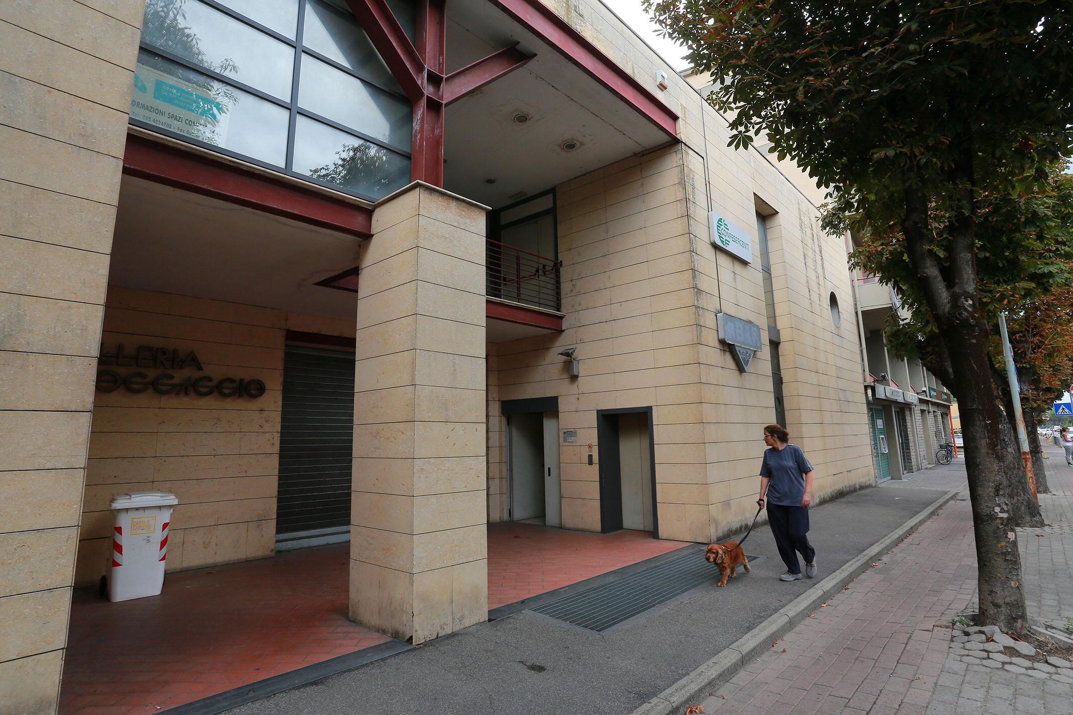 La galleria commerciale chiusa da anni (foto d'archvio)