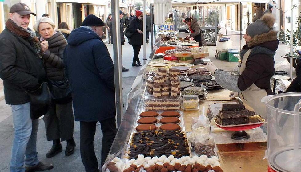 Domenica da golosi con gli stand della cioccolata