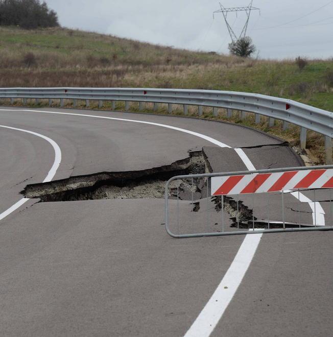 Sedici mesi di stallo per “la strada della vergogna”